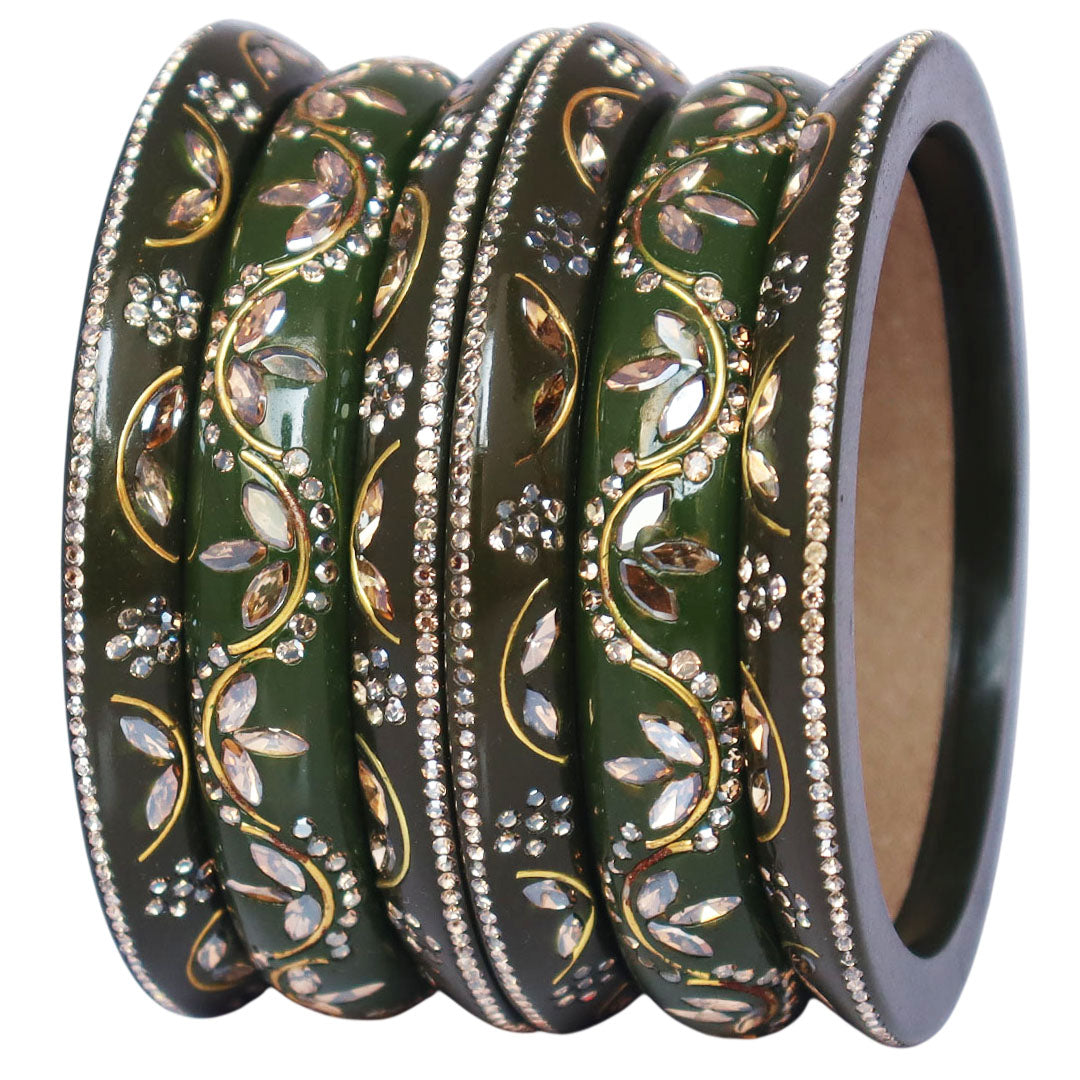 Fashionable Short Lac Bangles Set With Beautiful Kundan Design