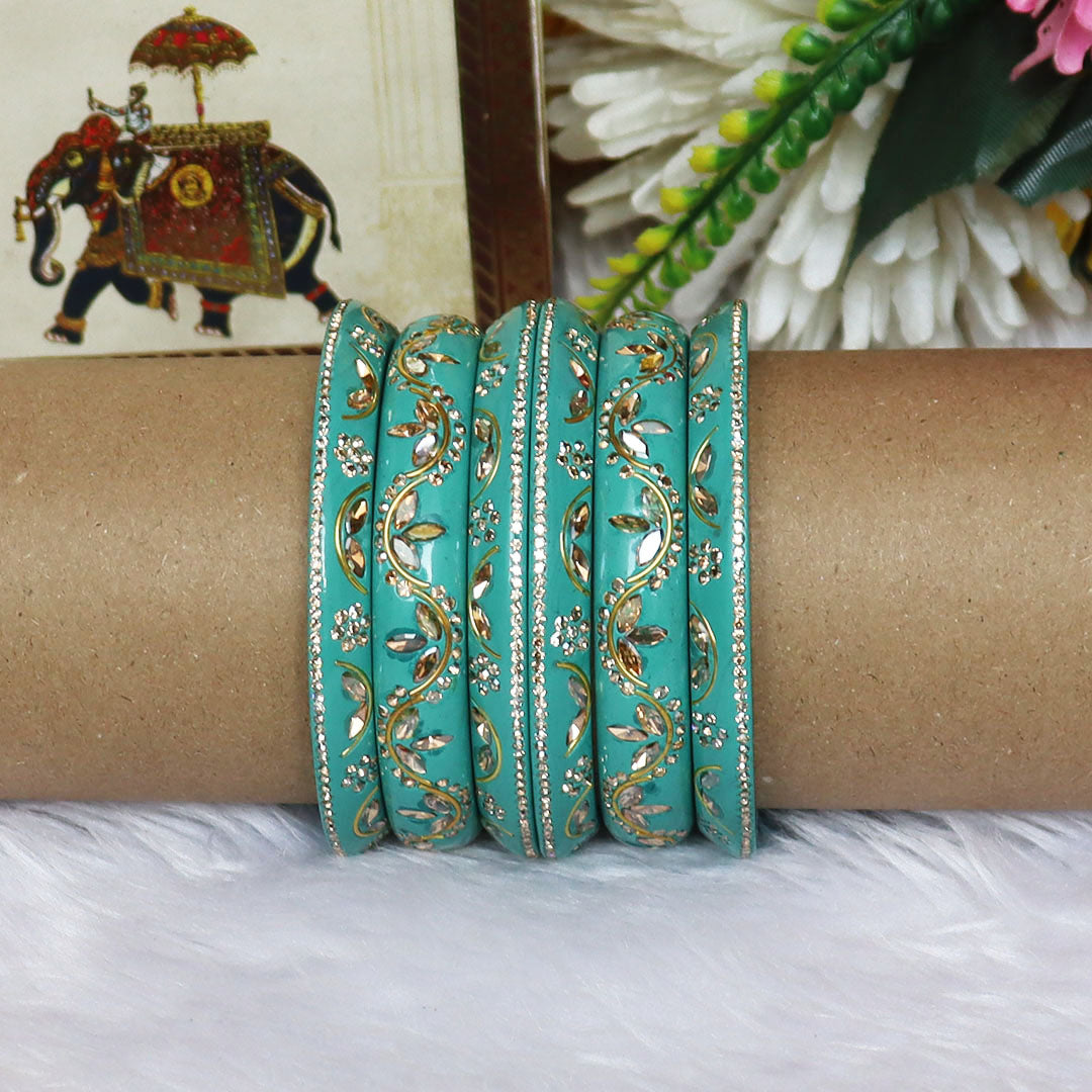 Fashionable Short Lac Bangles Set With Beautiful Kundan Design