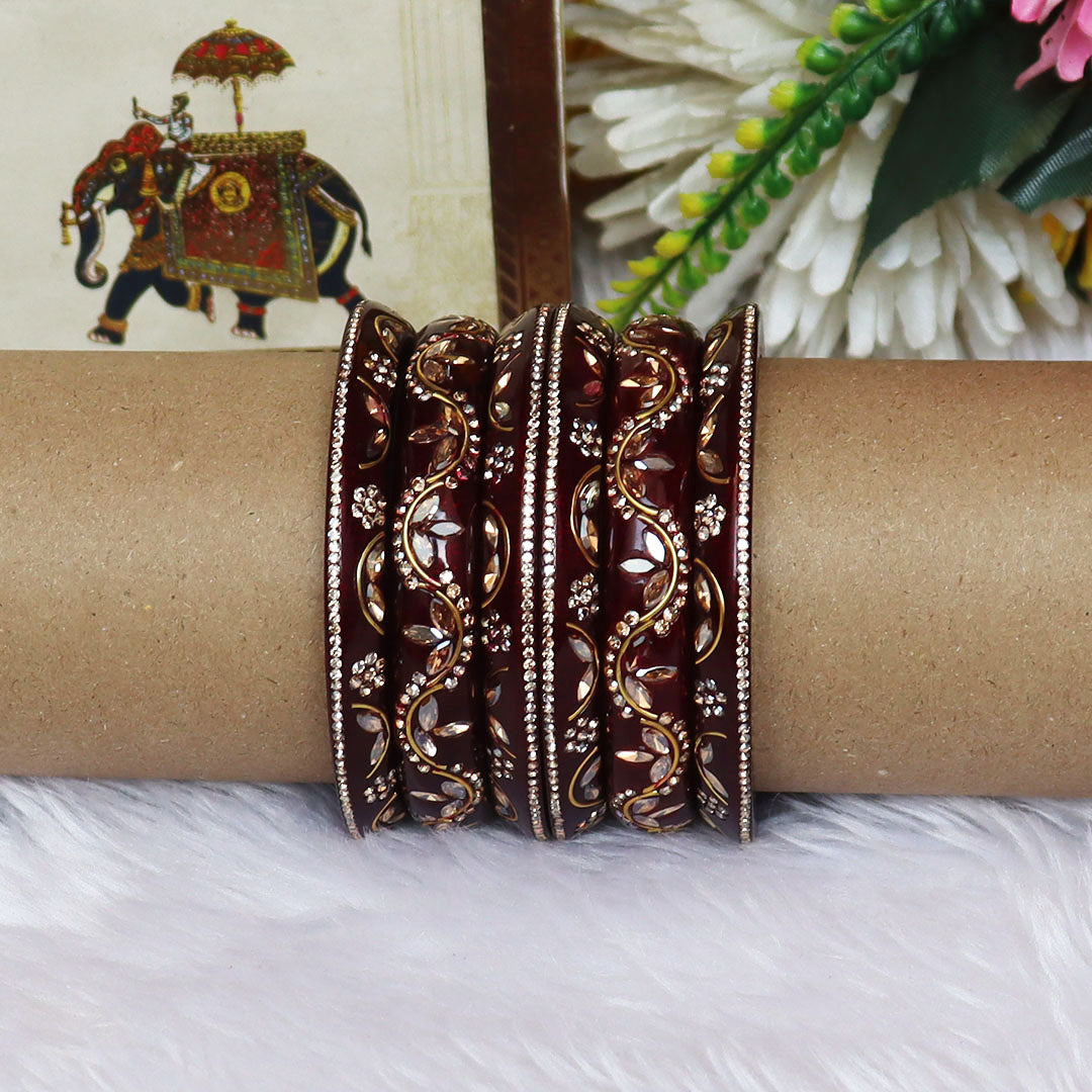 Fashionable Short Lac Bangles Set With Beautiful Kundan Design