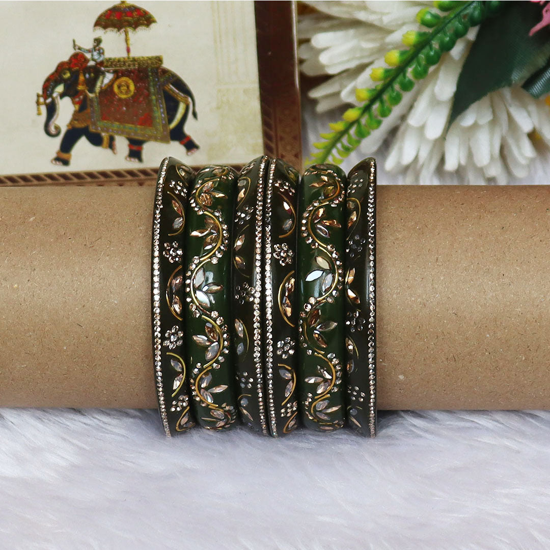 Fashionable Short Lac Bangles Set With Beautiful Kundan Design