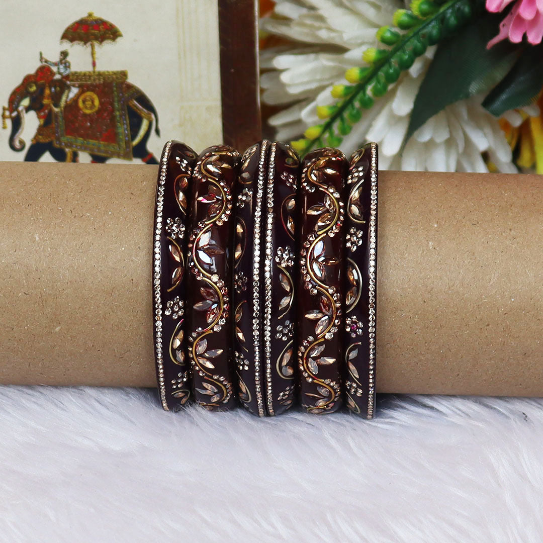 Fashionable Short Lac Bangles Set With Beautiful Kundan Design