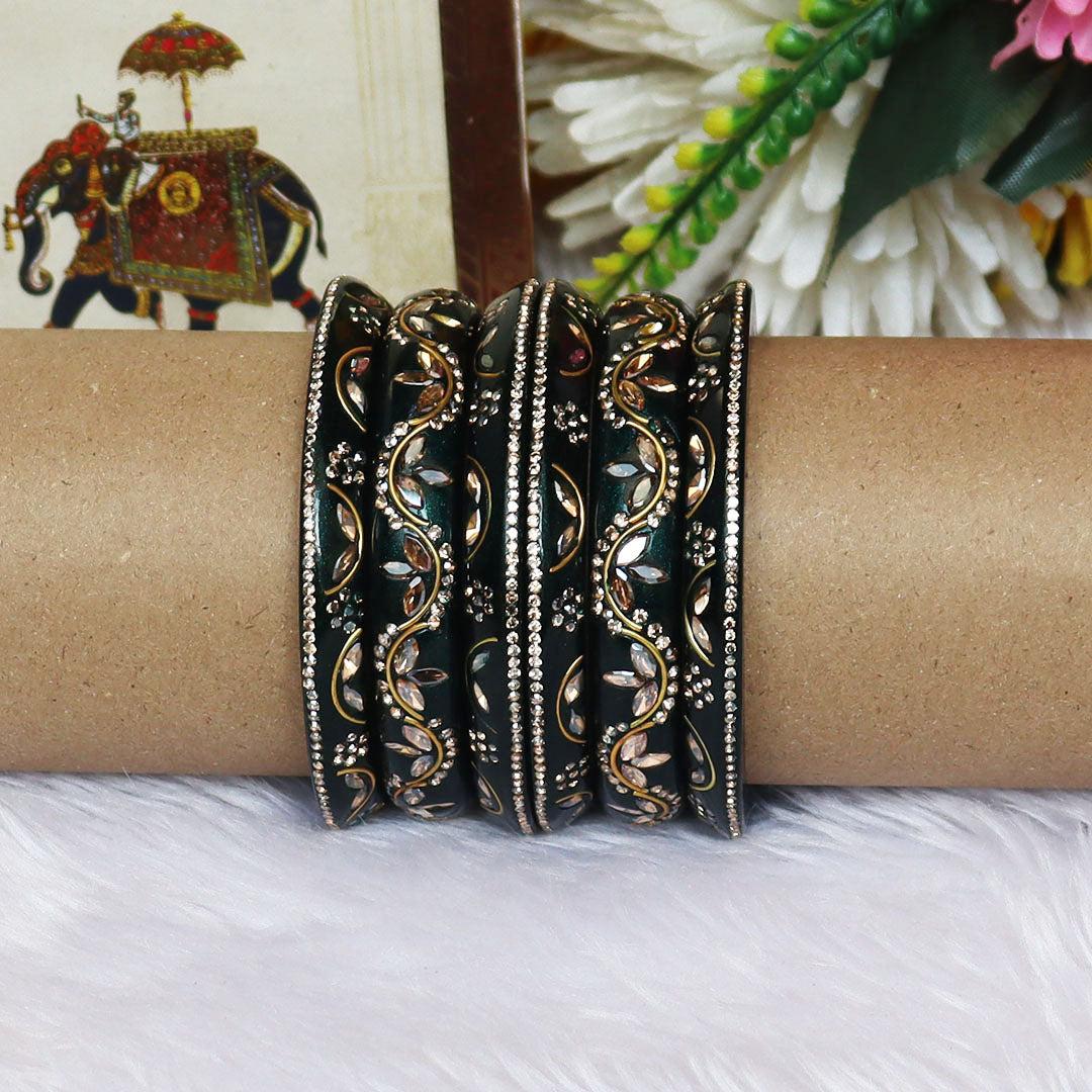 Fashionable Short Lac Bangles Set With Beautiful Kundan Design