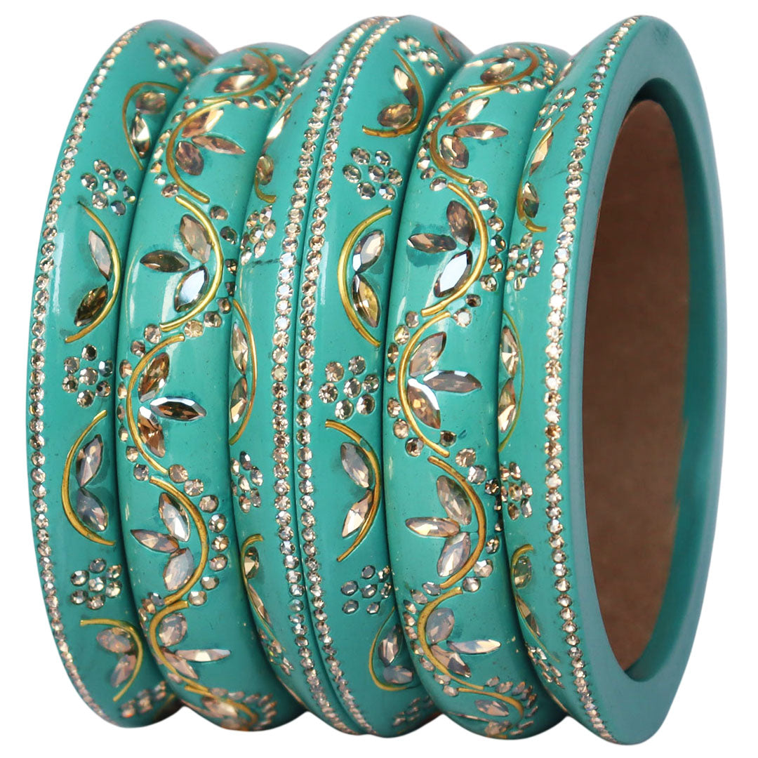 Fashionable Short Lac Bangles Set With Beautiful Kundan Design