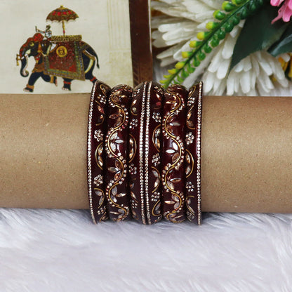 Fashionable Short Lac Bangles Set With Beautiful Kundan Design