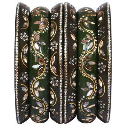 Fashionable Short Lac Bangles Set With Beautiful Kundan Design